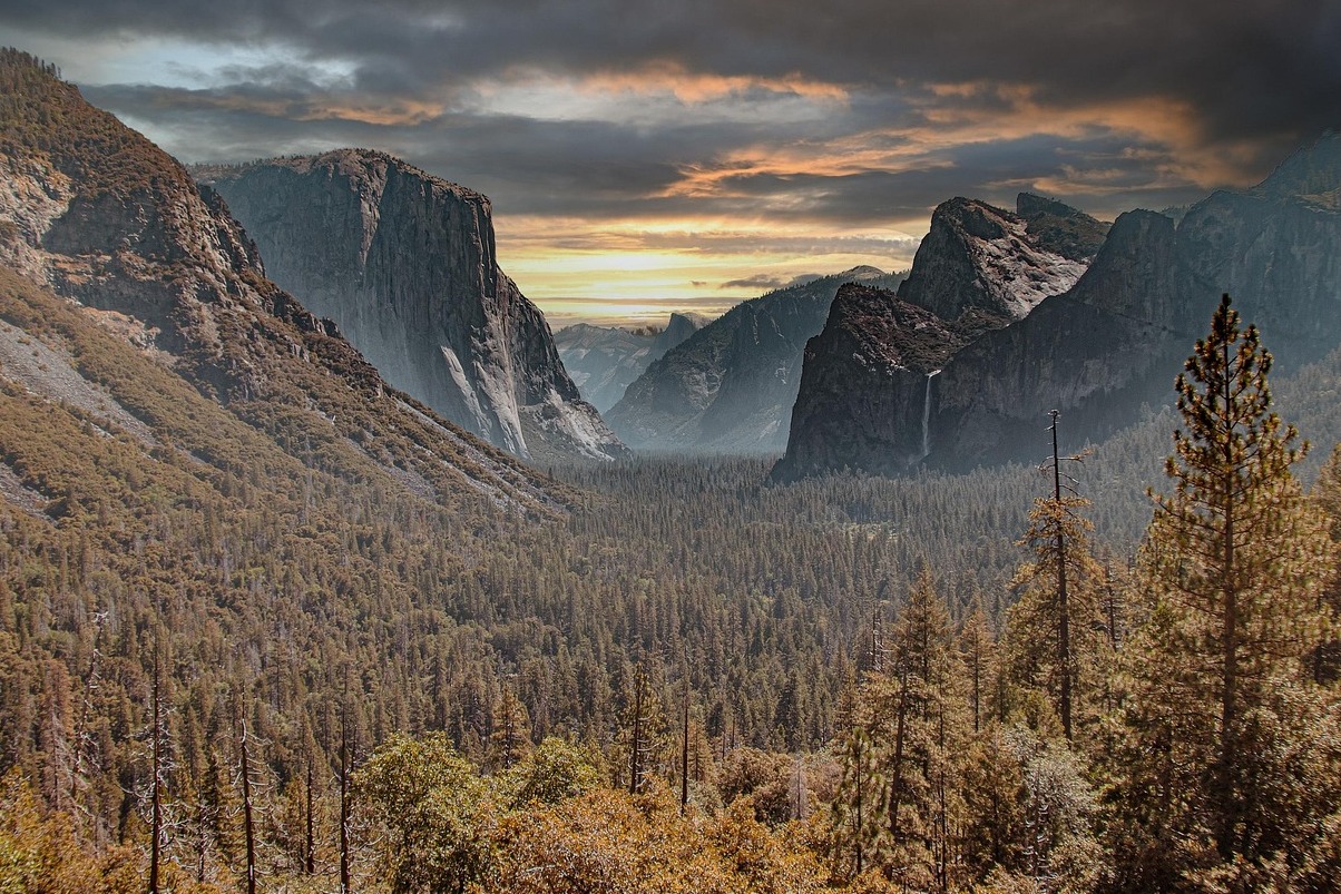 Yosemite National Park:Horsetail Falls - Tioga Pass Rd | Secret World Trip Planner