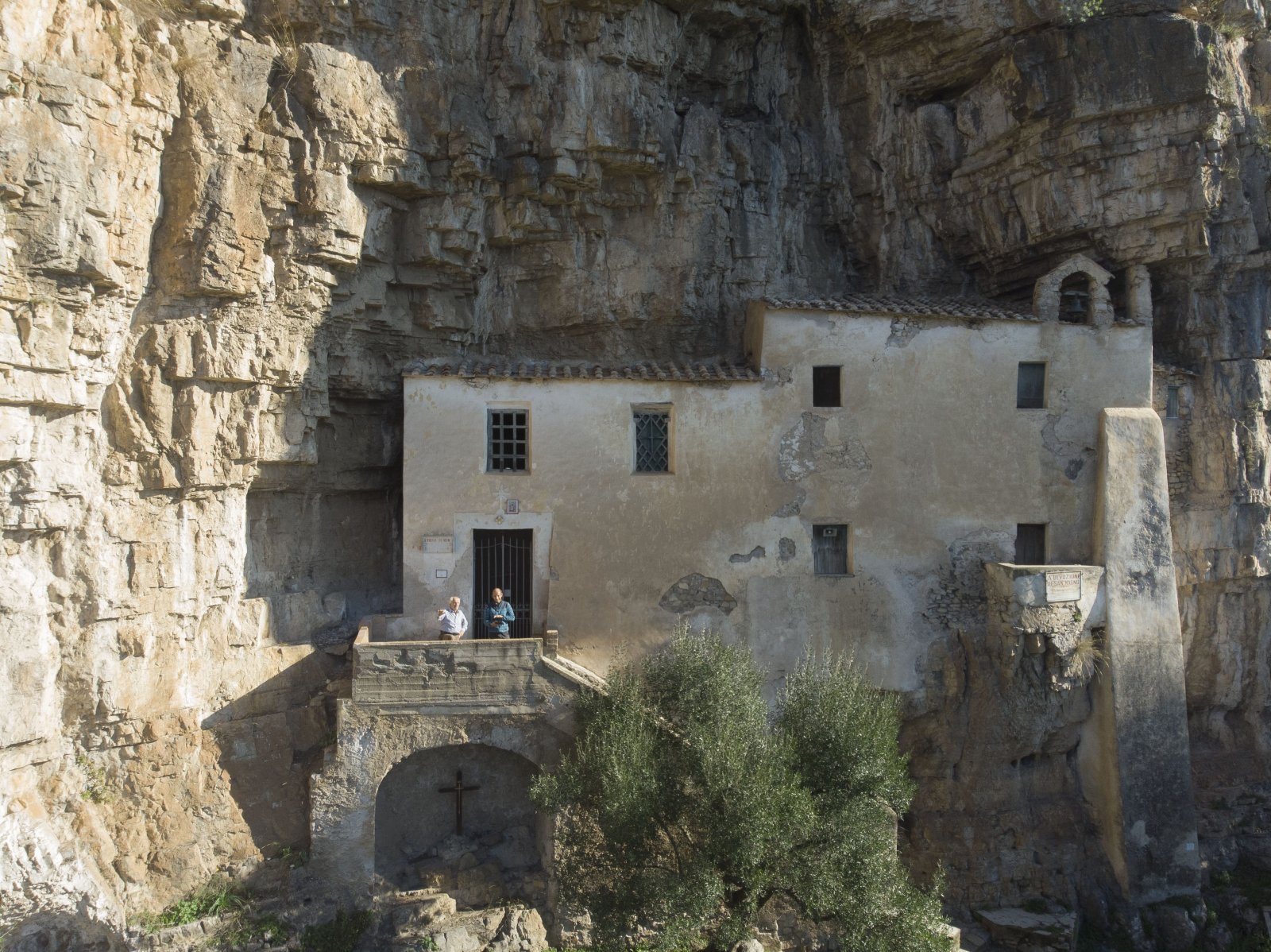 Eremo di San Magno una chiesa-grotta in Piemonte - San Mango Piemonte | Secret World Trip Planner