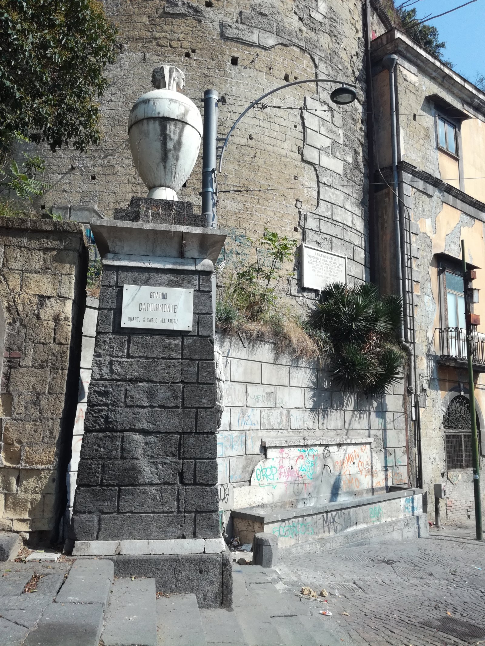 အစမ်းအ Capodimonte - Napoli | Secret World Trip Planner