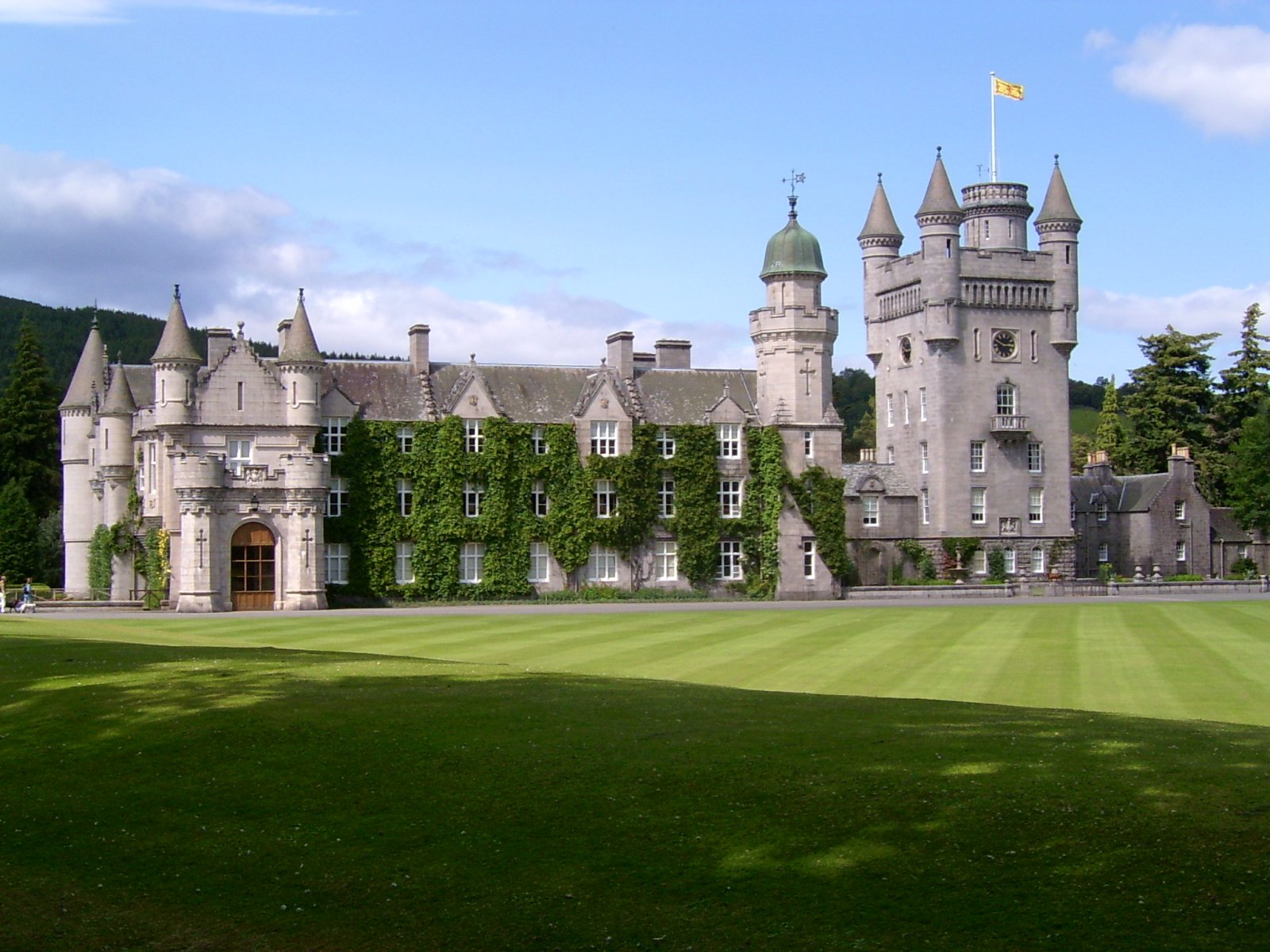 Balmoral Castle,the Scottish home of the Royal Family - Balmoral | Secret World Trip Planner