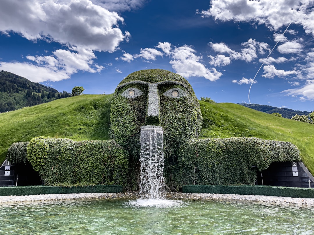 Wattens und das Denkmal des seltsamen grünen Riesen - Wattens | Secret World Trip Planner