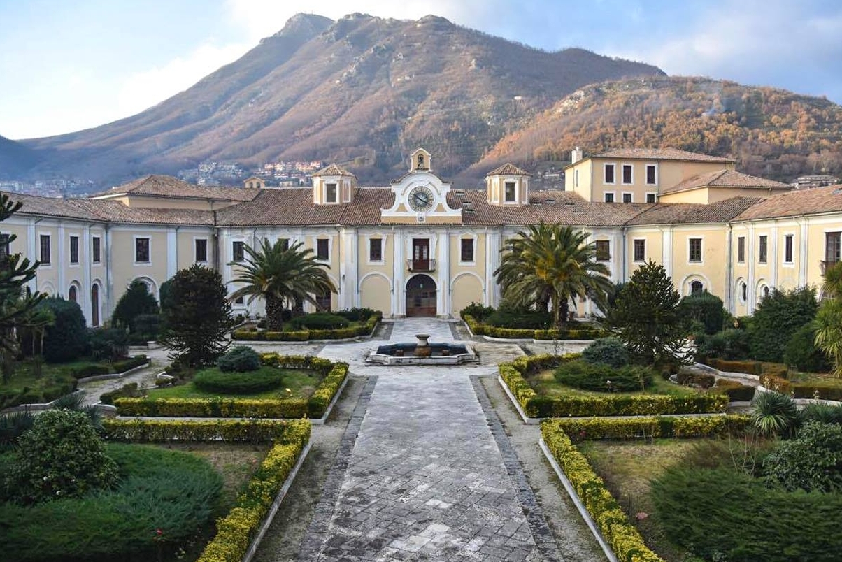 Mercogliano lan Biara ing Istana Loreto - Mercogliano | Secret World Trip Planner