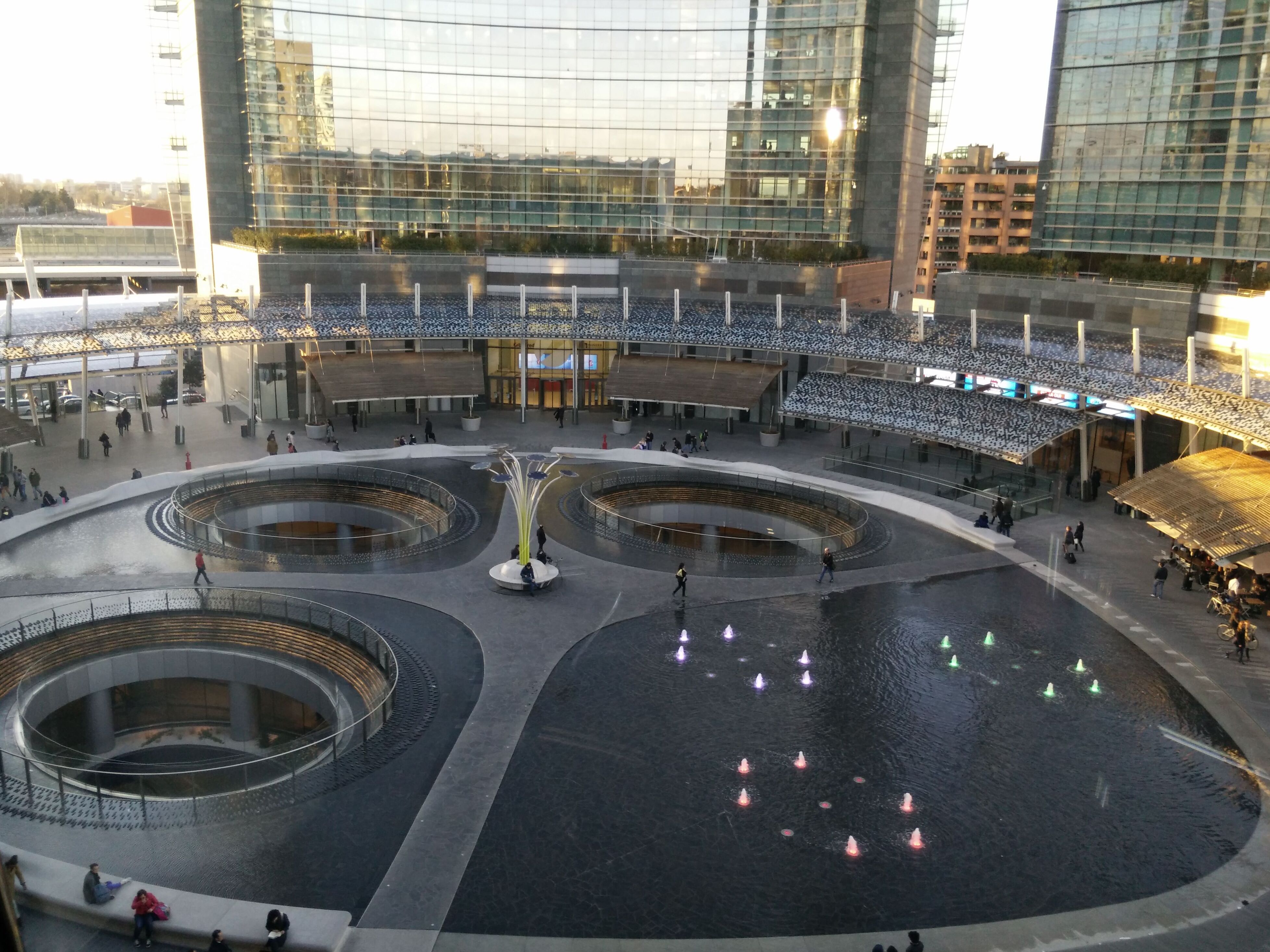 The Fountain of Piazza Gae Aulenti - Milano | Secret World Trip Planner
