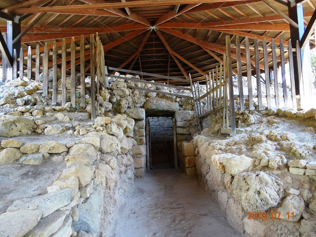 Mycenaean Tomb of Poros — Epar.Od. Argostoliou - Lakithras - Pessadon