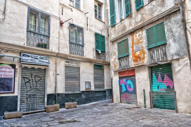 Die Geschichte von Perfect Love Square - Genova | Secret World Trip Planner