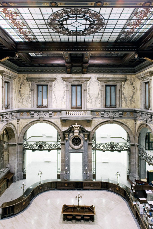 Palazzo Zevallos Stigliano وآخر كارافاجيو - Napoli | Secret World Trip Planner