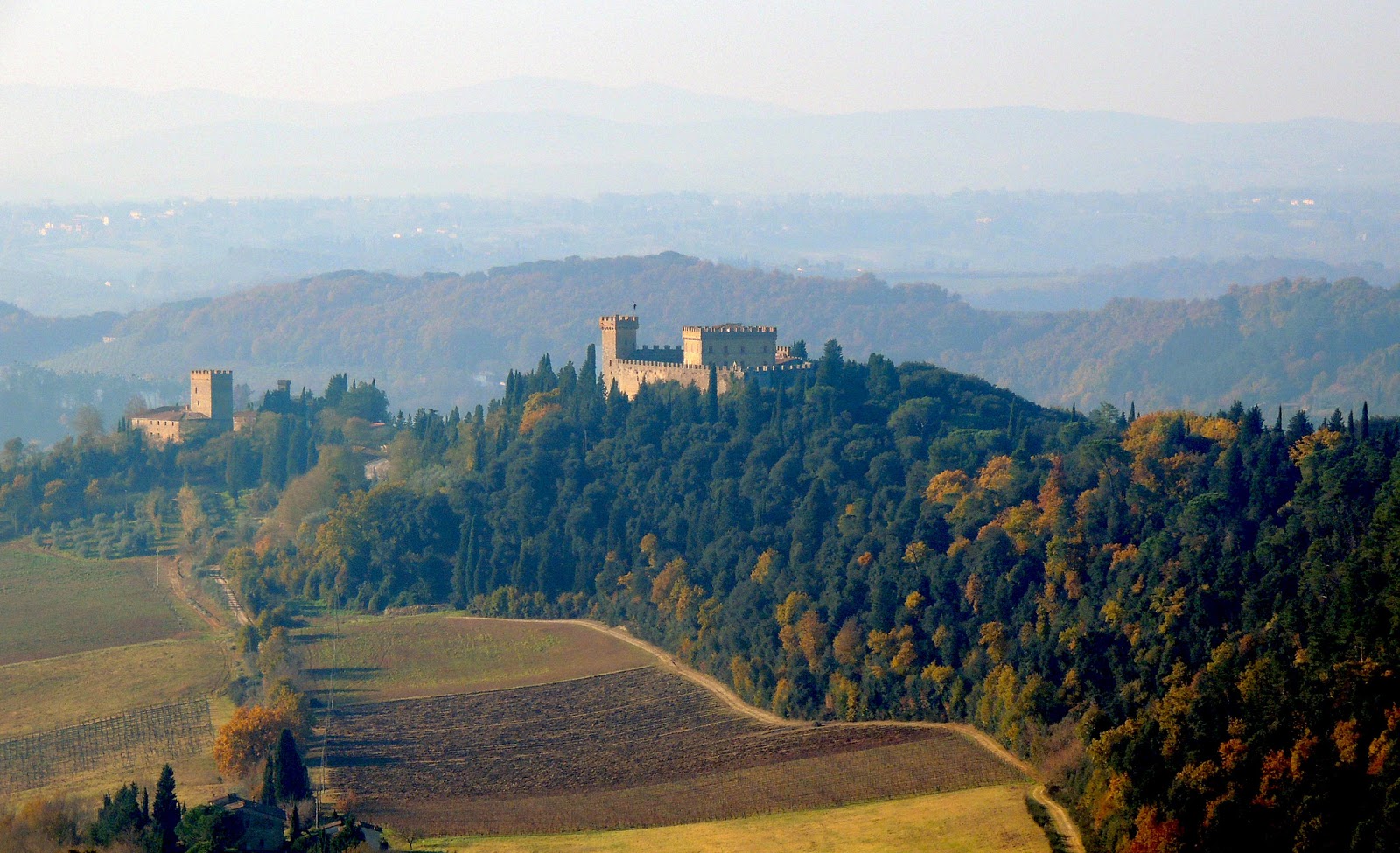 Strozzavolpe Caisleán agus a finscéalta - Poggibonsi | Secret World Trip Planner