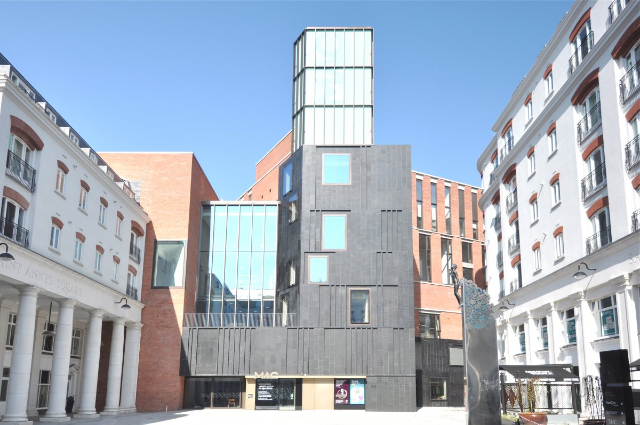 Das MAC (Metropolitan Arts Centre) — West