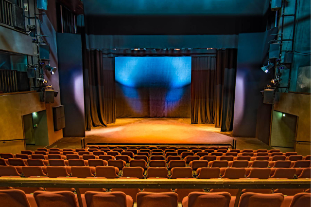 Das MAC (Metropolitan Arts Centre) - West | Secret World Trip Planner