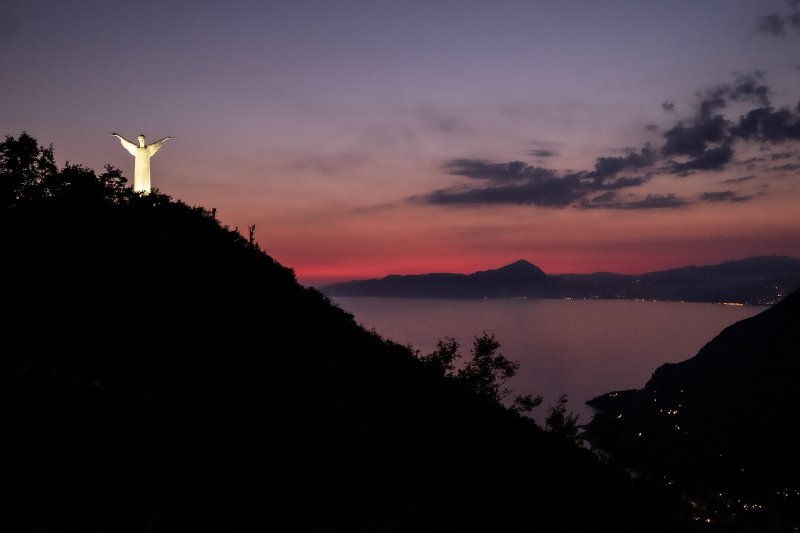 மராட்டியாவின் கிறிஸ்து - Statua del Cristo Redentore | Secret World Trip Planner