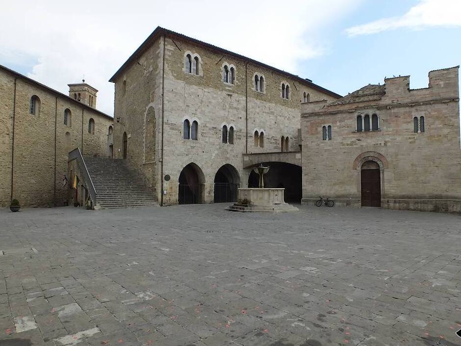 Palazzo dei Consoli bat Bevagna - Bevagna | Secret World Trip Planner