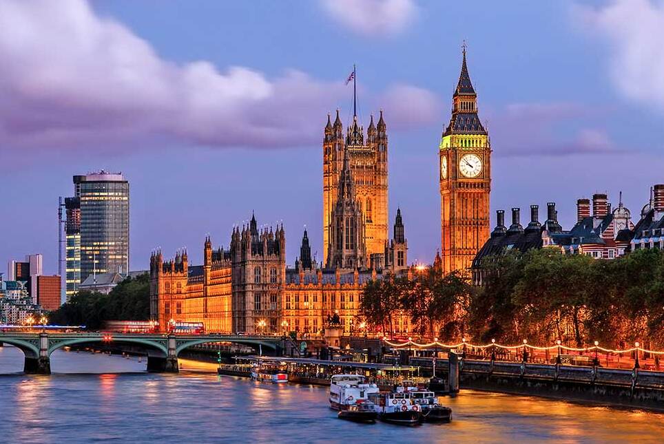 Big Ben: die größte Glocke im Uhrturm — Londra