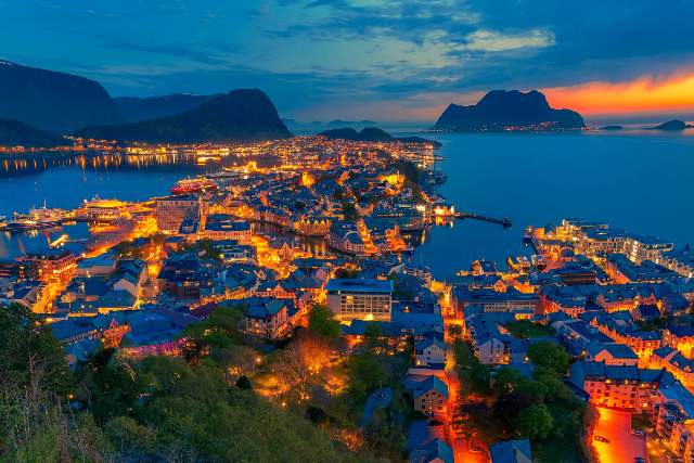 Aksla Aussichtspunkt, Alesund — Parkgata 11
