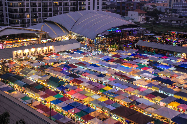 Train Night Market Ratchada - Khet Prawet | Secret World Trip Planner