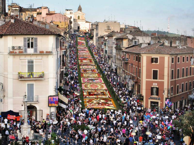 Infiorata e Genzanos - Genzano di Roma | Secret World Trip Planner