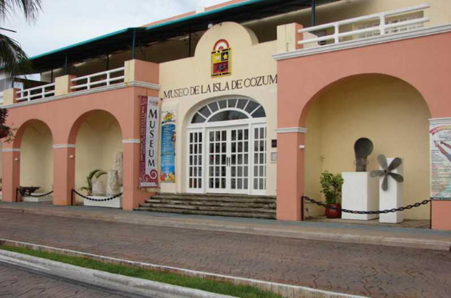Das Haus der Kultur - San Miguel de Cozumel | Secret World Trip Planner