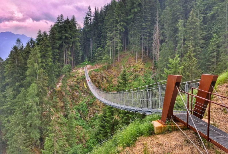 Tibetan Bridge over the Ragaiolo Falls — 38020 Rabbi