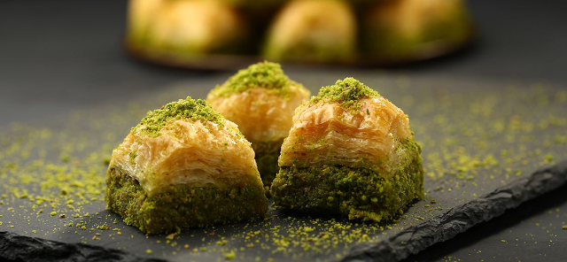Baklava, die Süßspeise der Götter — Türk Kuyusu Cd. No:61