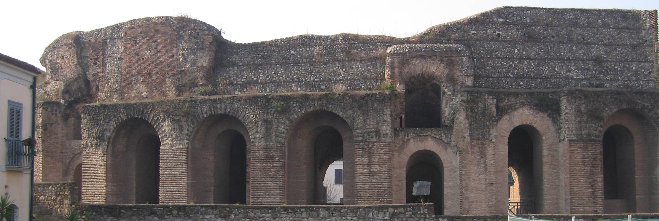 Römisches Amphitheater - Benevento | Secret World Trip Planner