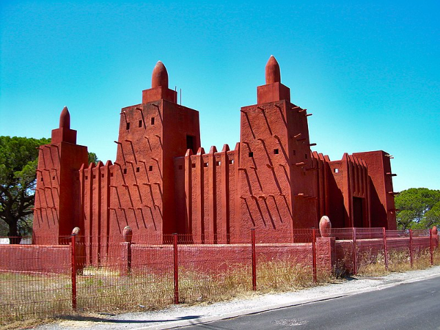 Missiri-Moschee - Fréjus | Secret World Trip Planner