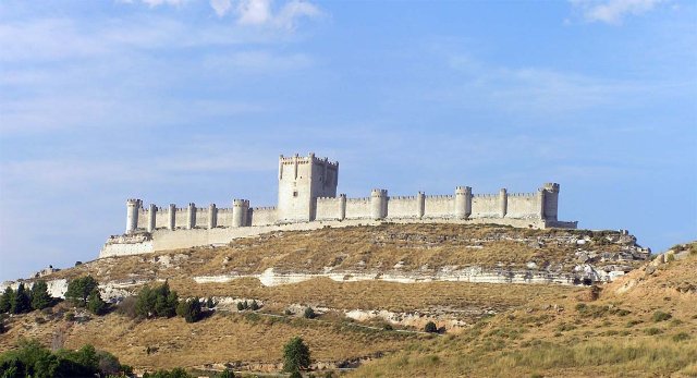 Burg Penafiel — 47300