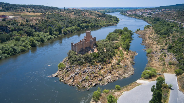 Schloss von Almourol - Praia do Ribatejo | Secret World Trip Planner