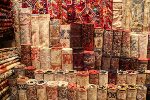 The carpets of Istanbul - Piazza Beyazit | Secret World Trip Planner