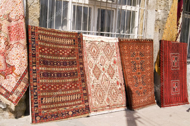 The carpets of Istanbul - Piazza Beyazit | Secret World Trip Planner