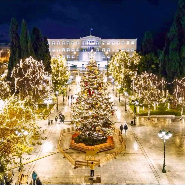 Syntagma Square - Athina | Secret World Trip Planner