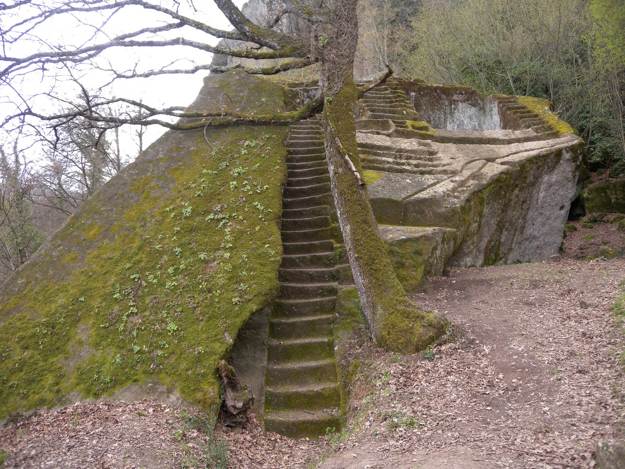 Этрусская Аҳром  - Bomarzo | Secret World Trip Planner
