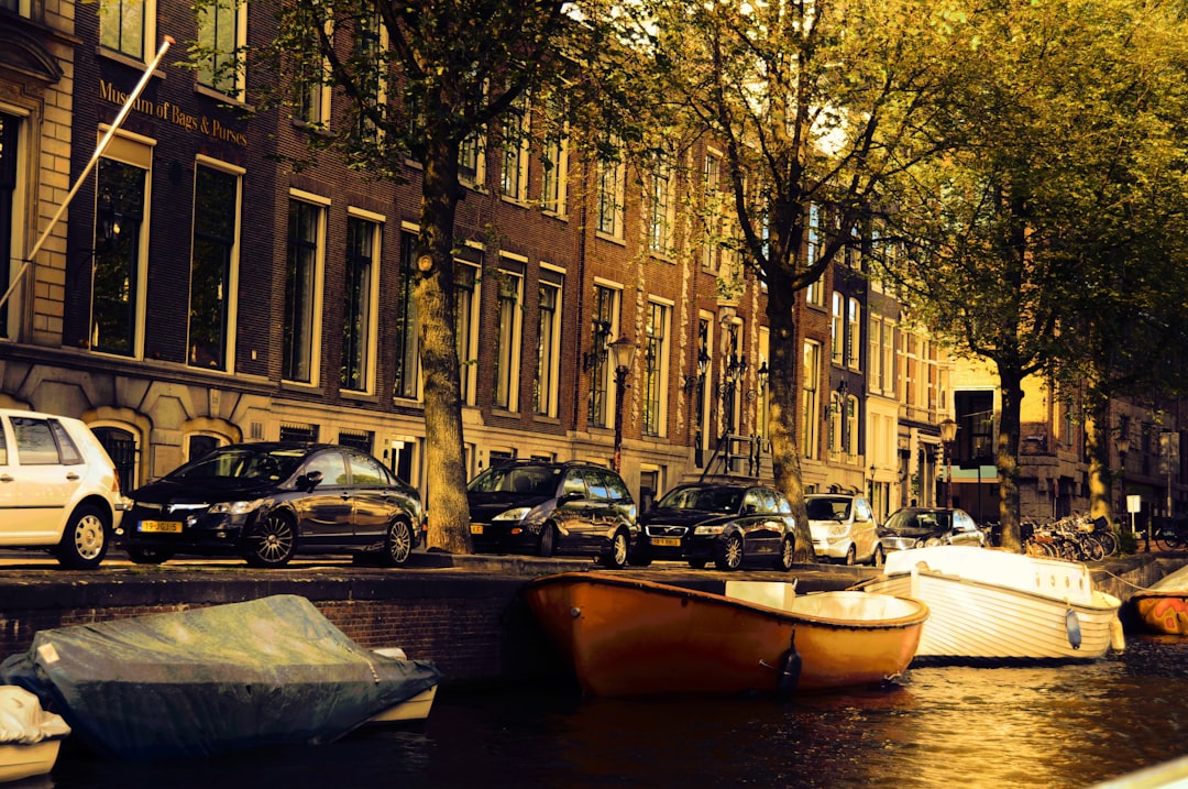 Das Taschen- und Portemonnaie-Museum - Amsterdam | Secret World Trip Planner