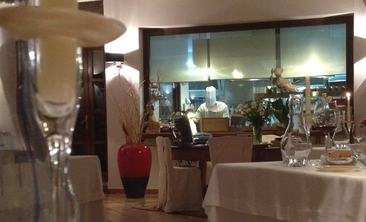 Warung Esti - Brusciano | Secret World Trip Planner