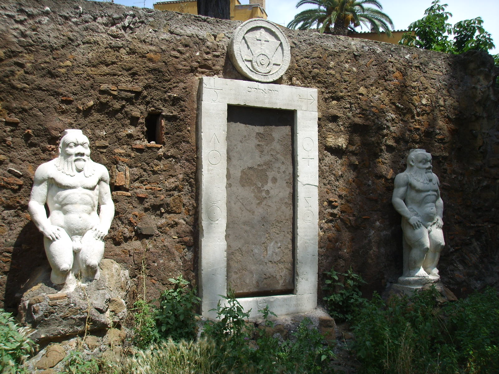 Alchemiczna Brama Rzymu | Secret World Trip Planner