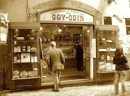 Coklat Odin Gay - Napoli | Secret World Trip Planner