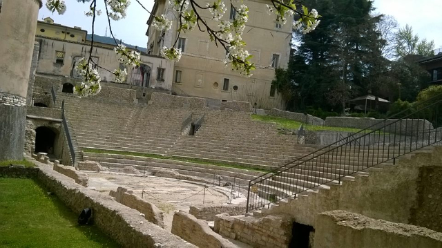ਰੋਮਨ ਥੀਏਟਰ - Spoleto | Secret World Trip Planner