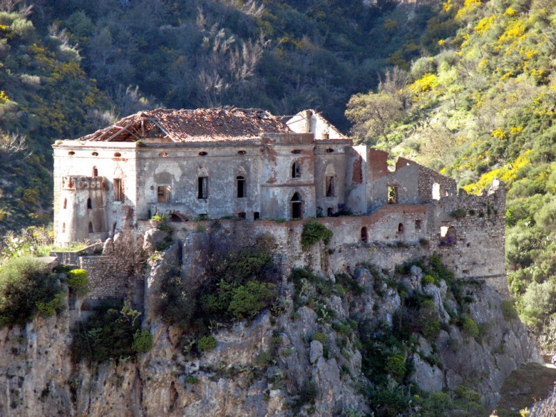पाली किल्लेवजा वाडा - Palizzi | Secret World Trip Planner