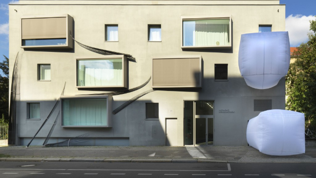 डिट्रिच और श्लेचट्रीम गैलरी - Berlin | Secret World Trip Planner