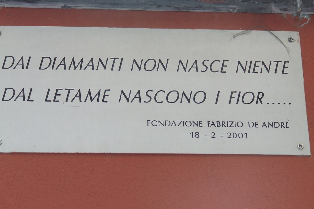 Fabrizio De André: Via del Campo - Genova | Secret World Trip Planner