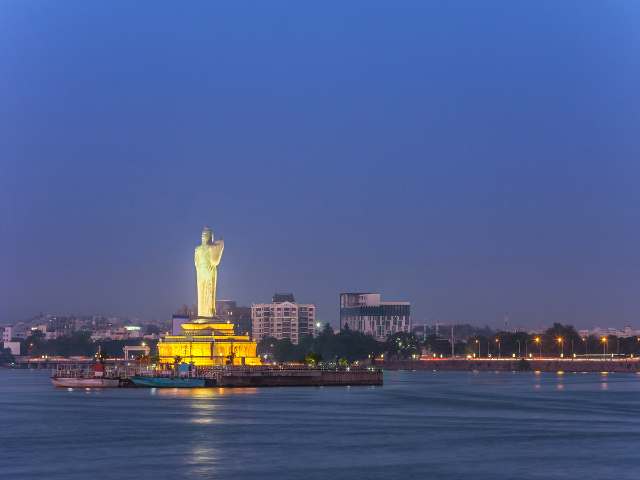 Lago Hussain Sagar — Hyderabad