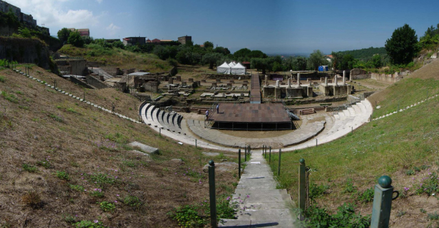 El Teatro Romano de Sessa Aurunca: Una joya arqueológica de Campania - Sessa Aurunca | Secret World Trip Planner