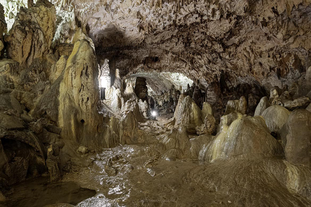 Grotte del Cavallone. Le grotte turistiche più alte d'Europa - Via Gravara | Secret World Trip Planner