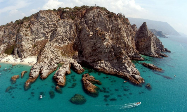 Faro de Capo Vaticano - San Nicolò | Secret World Trip Planner
