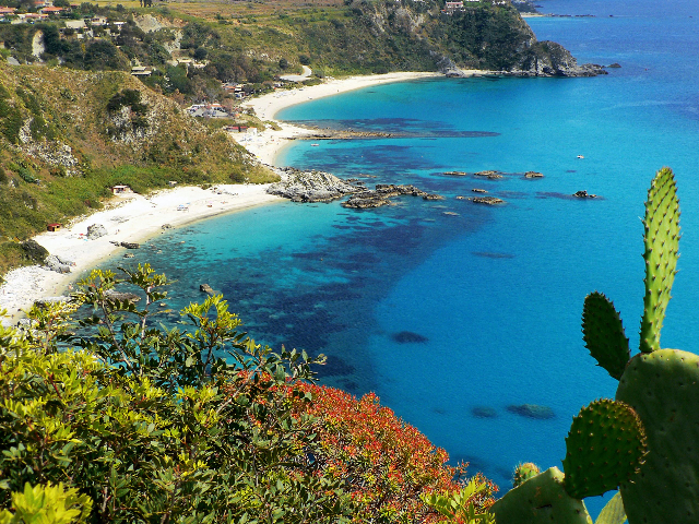 瓦蒂卡诺角海 - Capo Vaticano | Secret World Trip Planner