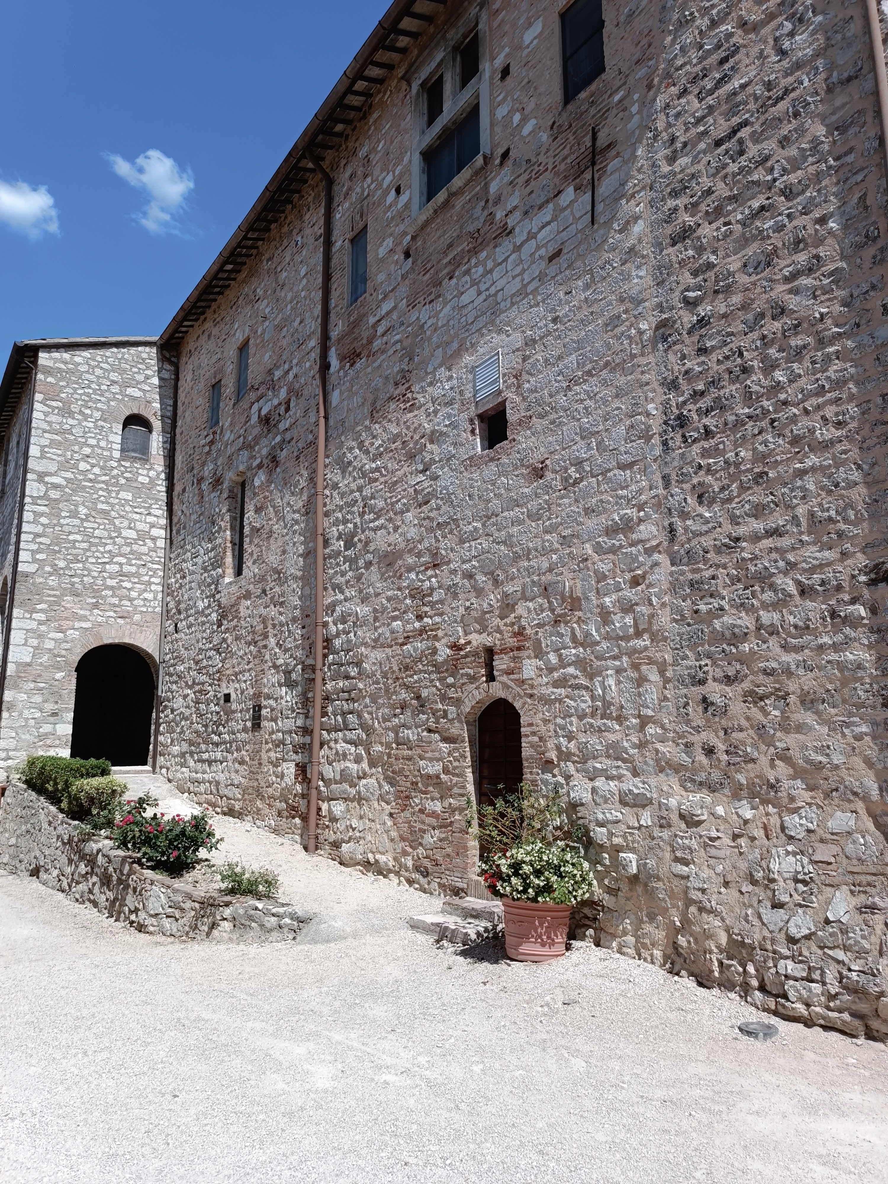 Umbria: Abadia Santa Croce batean Sassovivo - Foligno | Secret World Trip Planner