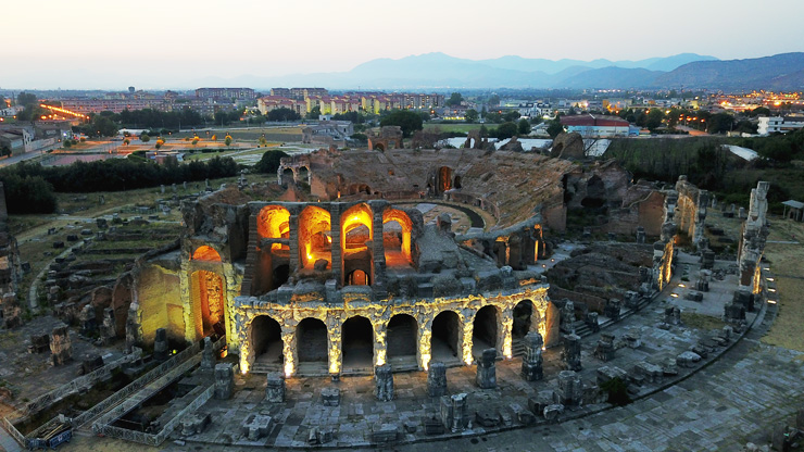 Capua und das zweitgrößte römische Amphitheater - Santa Maria Capua Vetere | Secret World Trip Planner