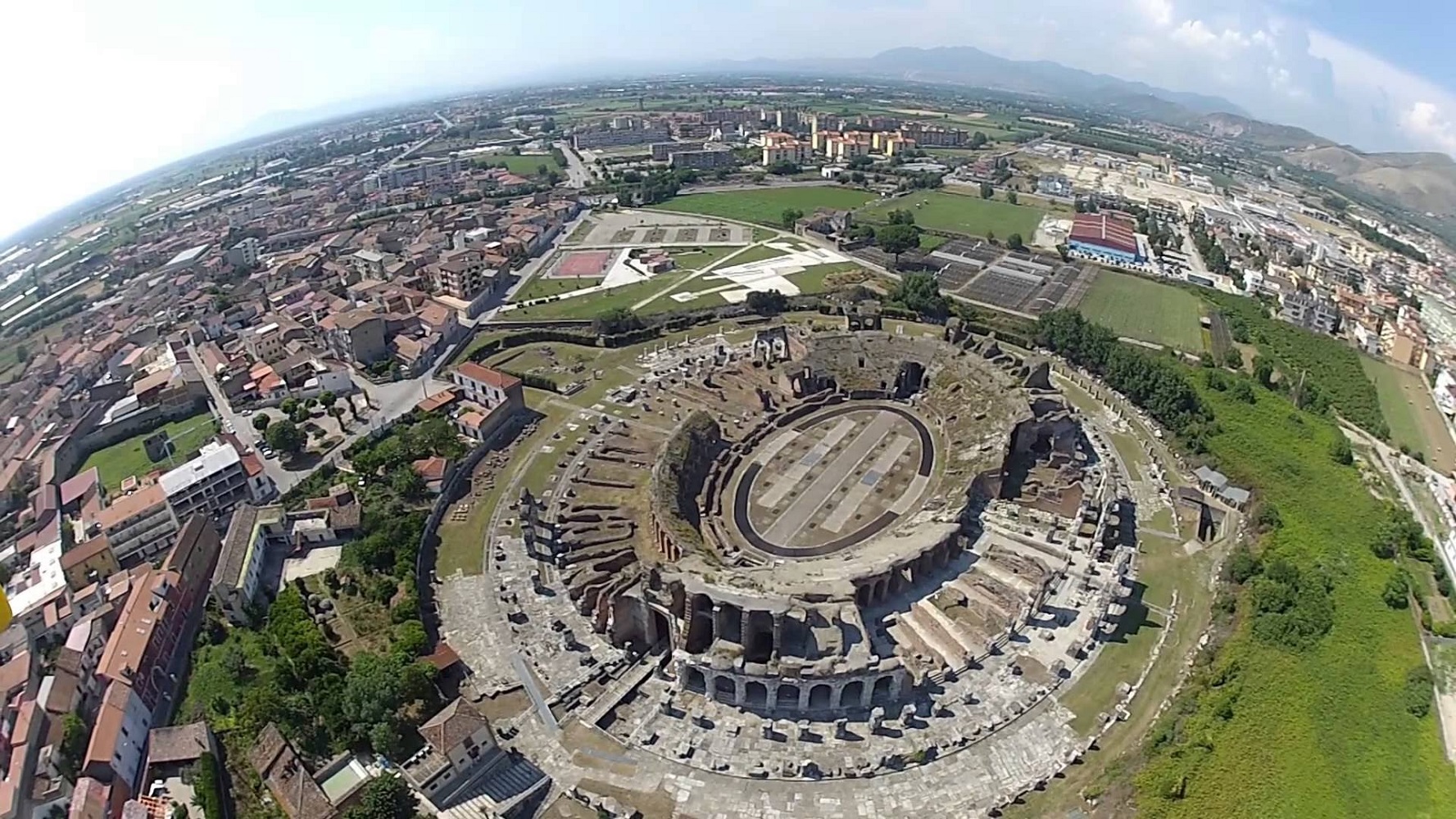 Capua und das zweitgrößte römische Amphitheater - Santa Maria Capua Vetere | Secret World Trip Planner