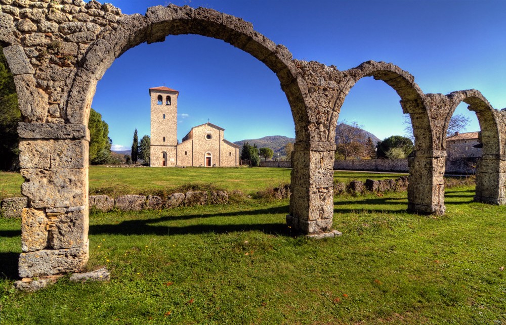 Abtei von San Vincenzo al Volturno - Cerro al Volturno IS | Secret World Trip Planner