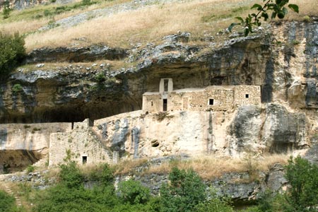 Einsiedelei des Heiligen Bartholomäus in Legio - Roccamorice | Secret World Trip Planner