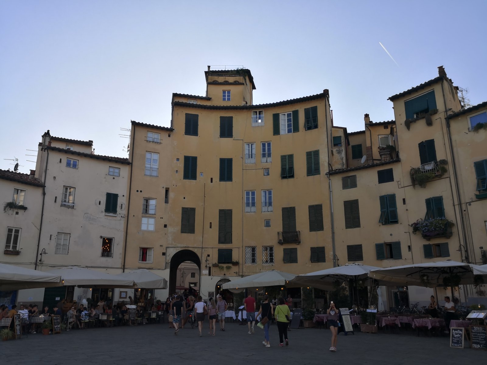 Piazza Anfiteatro, the closed square of Lucca - Lucca | Secret World Trip Planner