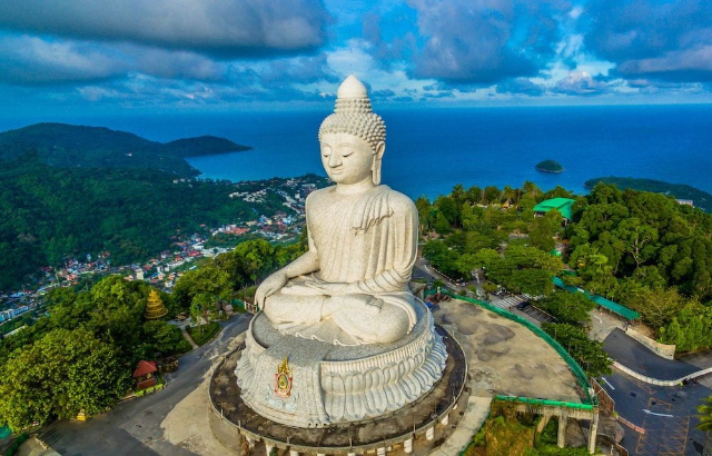 Die große Buddha-Statue - Karon | Secret World Trip Planner